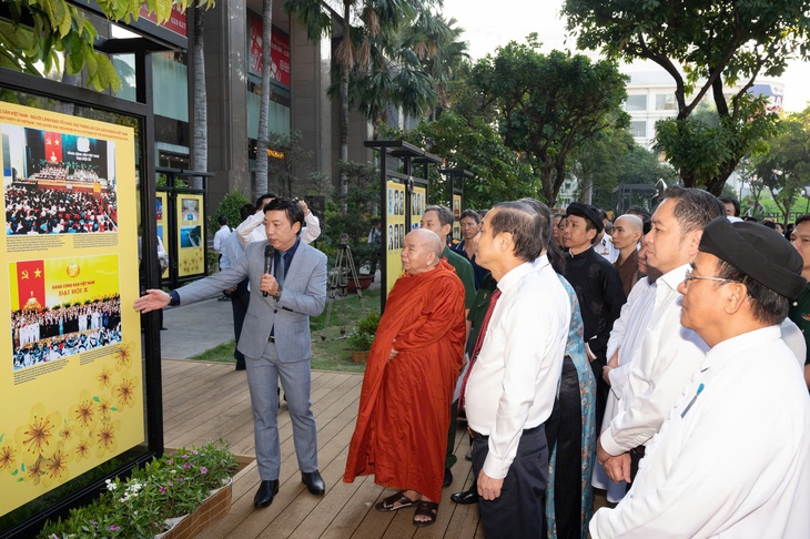 Triển lãm ảnh đặc biệt mừng xuân Bính Ngọ  - Ảnh 4.