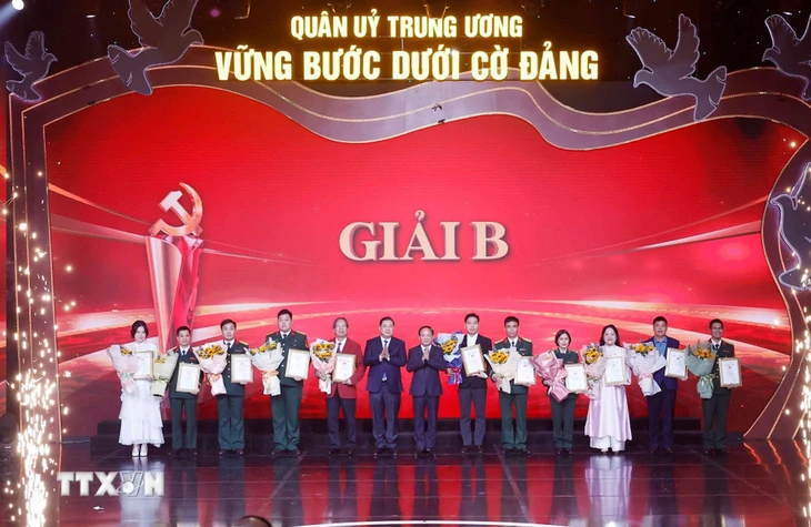 Tổng Bí thư Tô Lâm trao giải cuộc thi ‘Vững bước dưới cờ Đảng’ - Ảnh 2. Tổng Bí thư Tô Lâm trao giải cuộc thi ‘Vững bước dưới cờ Đảng’ - Ảnh 3.