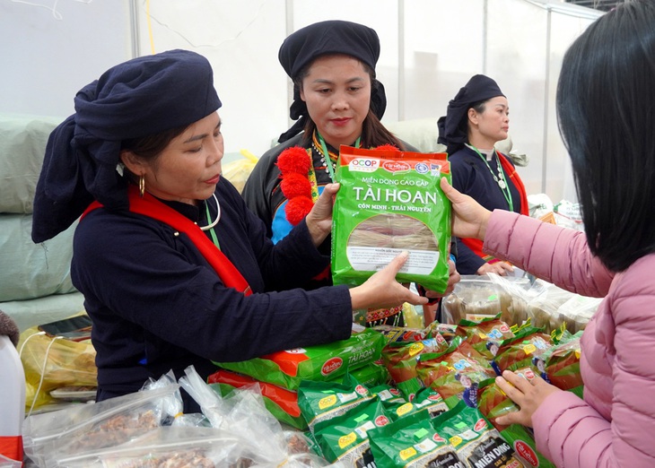 Sản vật vùng miền quy tụ tại Hội chợ mùa xuân - Ảnh 4.