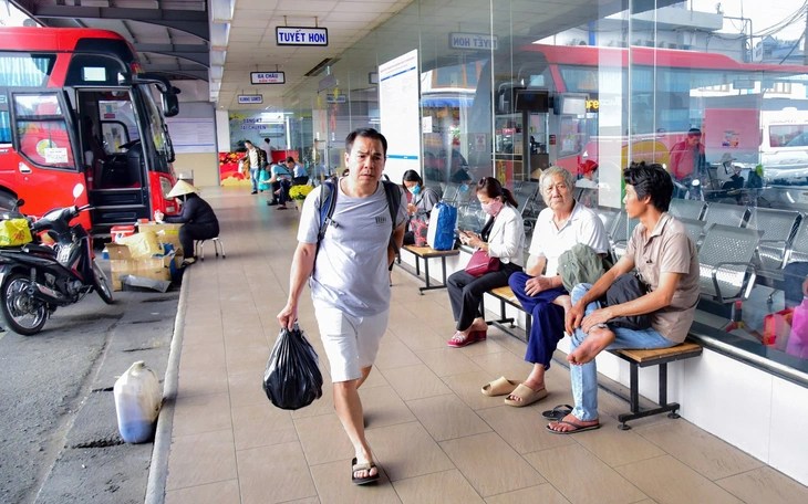 Sở Xây dựng TP.HCM: Nhà xe tăng giá vé Tết không hoạt động tại bến xe miền Đông - Ảnh 2.