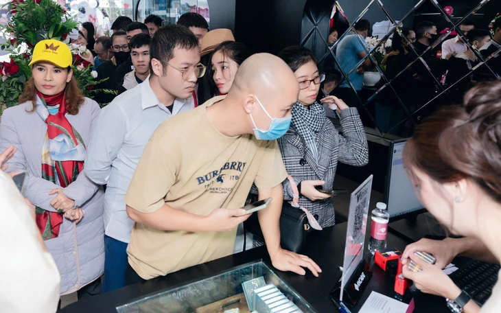 Giá vàng miếng SJC giảm về 167 triệu đồng/lượng rồi hồi phục nhanh - Ảnh 3.