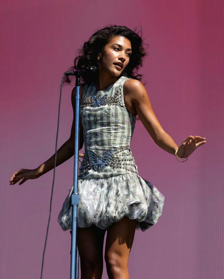 Olivia Dean - Ảnh 9.