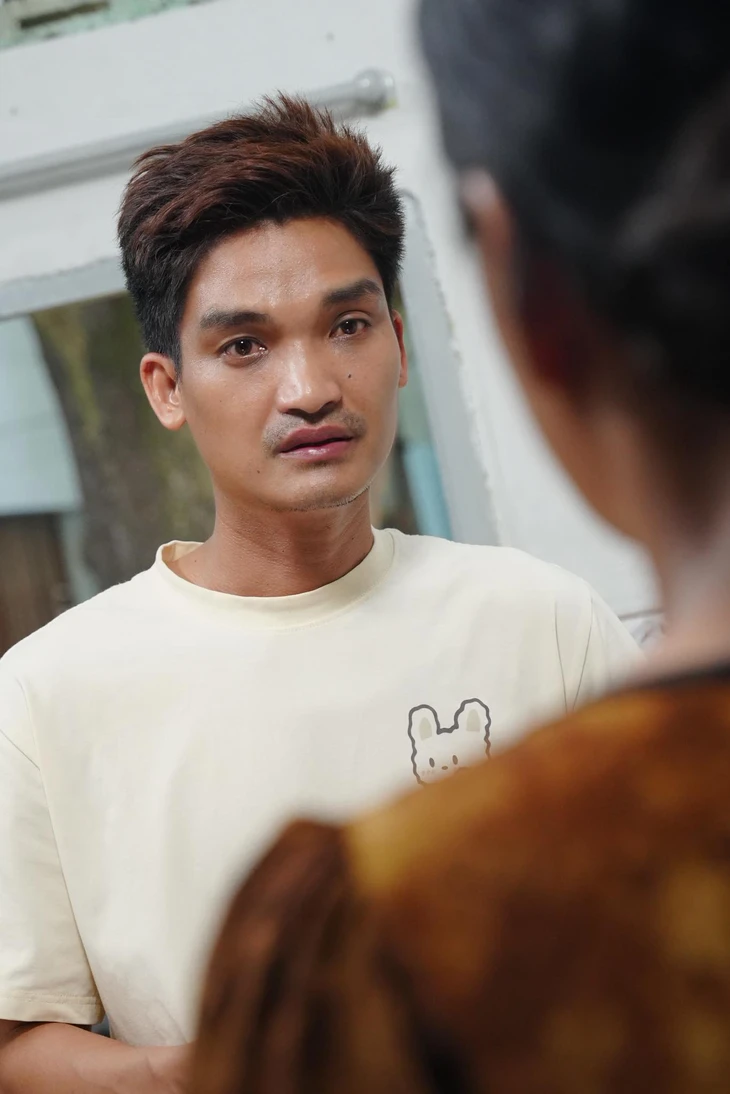 Mạc Văn Khoa: Cả năm đóng vai ác, Tết về làm… con ngoan - Ảnh 3.