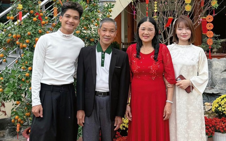 Phương Lan: Tết diễn 3 suất/ngày, năm mới sẵn sàng… tỏ tình trước - Ảnh 6.