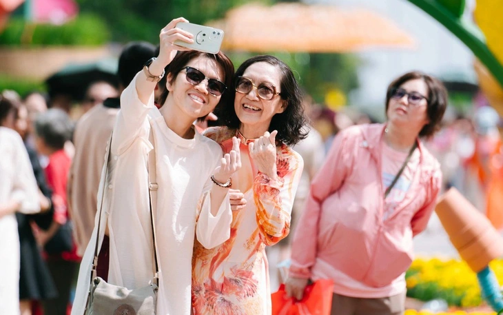 Không chỉ người ở lại mới chênh chao sau ngày đoàn viên - Ảnh 3.