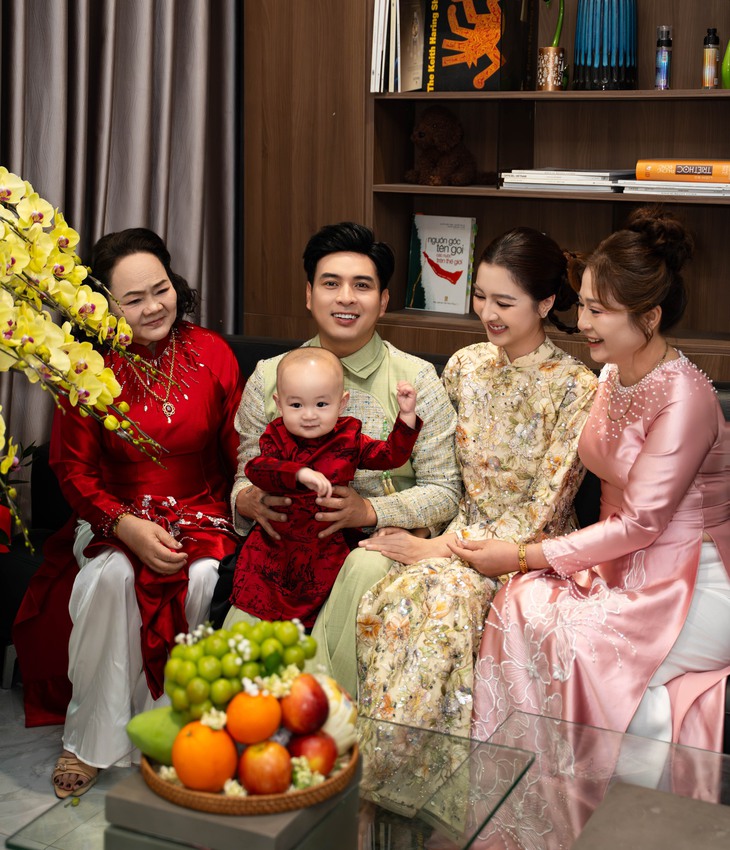 Hồ Quang Hiếu: Tết nội ngoại 50/50, quyết 'săn' thêm công chúa cho vui nhà  - Ảnh 2.