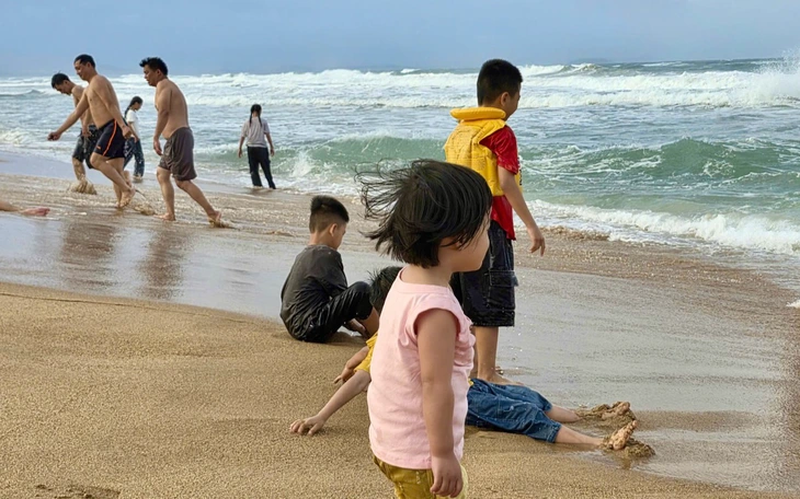 5 ngày Tết, hơn 100 người gặp nạn khi tắm biển Vũng Tàu được ứng cứu kịp thời - Ảnh 2.