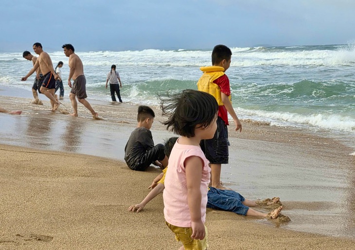 du khách - Ảnh 1.