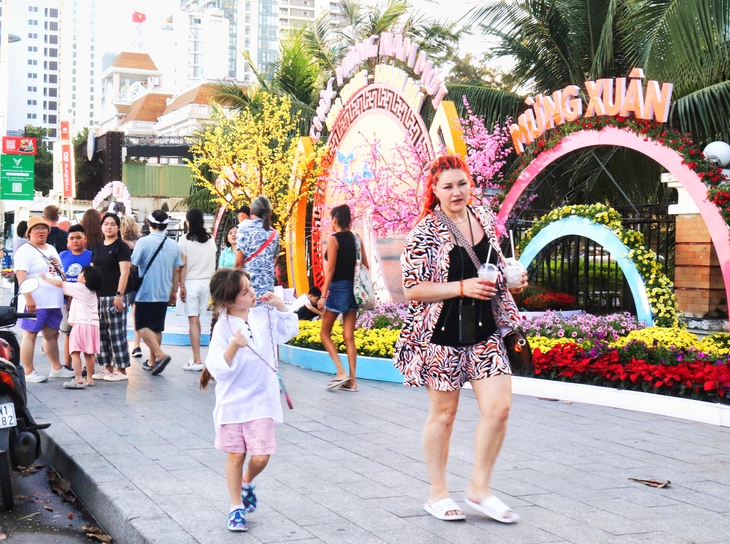 Khánh Hòa đón hơn 1 triệu lượt khách dịp Tết Nguyên Đán - Ảnh 1. Khánh Hòa - Ảnh 1.