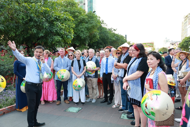 khách quốc tế - Ảnh 3.