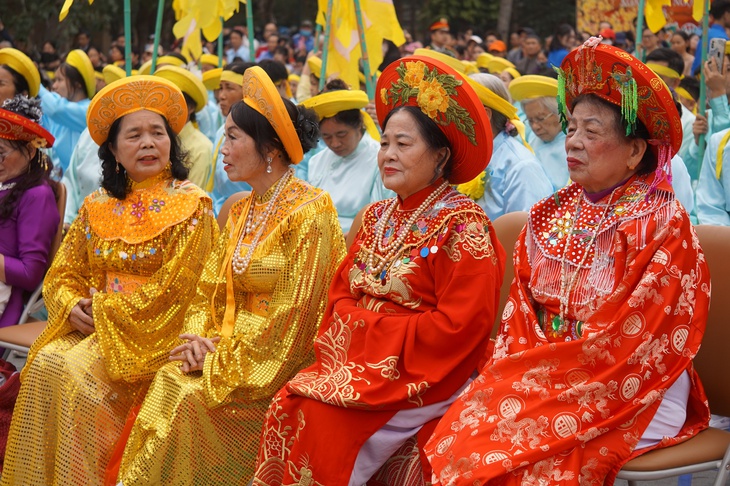 Lễ hội Gò Đống Đa tưởng nhớ công lao to lớn của vua Quang Trung - Ảnh 4. Người dân thư thả đến Lễ hội Gò Đống Đa, tưởng nhớ vua Quang Trung - Ảnh 4.