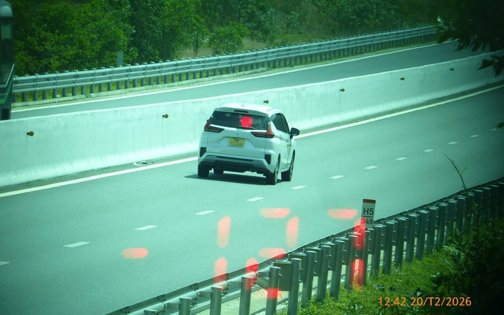 Xe khách chạy trên cao tốc Phan Thiết - Vĩnh Hảo bị phạt 104 triệu đồng vì vi phạm nghiêm trọng - Ảnh 2.