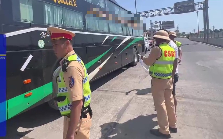 Xe cộ đông đúc trở sau Tết, cấm xe tại nút giao vào cao tốc Phan Thiết – Dầu Giây - Ảnh 4.