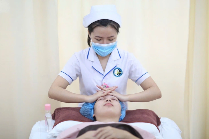 Cứu làn da xuống sắc do thức khuya, ăn uống thất thường dịp Tết - Ảnh 1.