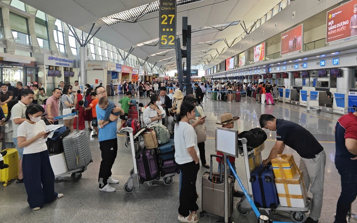 Tân Sơn Nhất lập đỉnh gần 178.000 khách/ngày, ga T3 'chia lửa' cao điểm mùng 6 Tết - Ảnh 11.