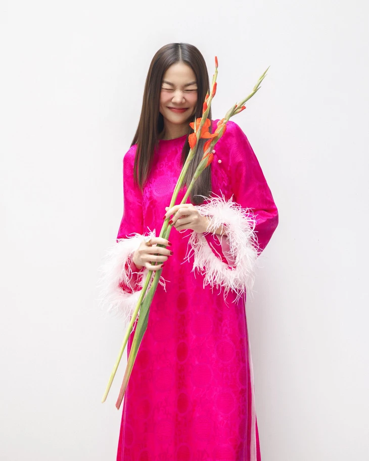 Sao Việt diện áo dài du xuân, chúc Tết: Ai ghi điểm nhất mùa Tết Bính Ngọ? - Ảnh 8. áo dài - Ảnh 8.