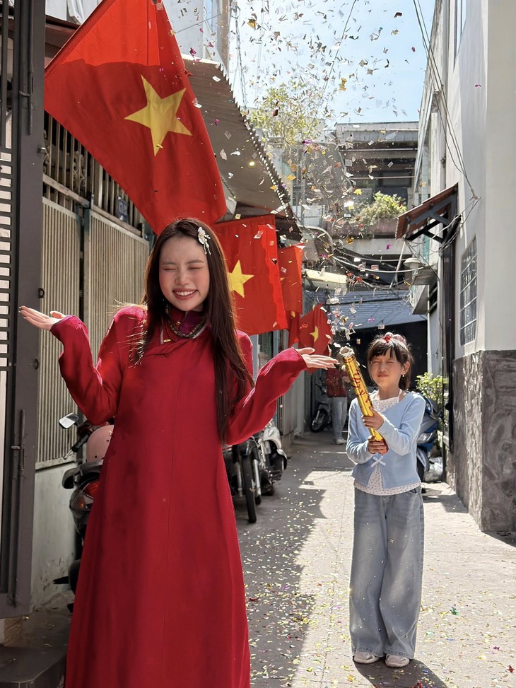 Sao Việt diện áo dài du xuân, chúc Tết: Ai ghi điểm nhất mùa Tết Bính Ngọ? - Ảnh 14. áo dài - Ảnh 14.