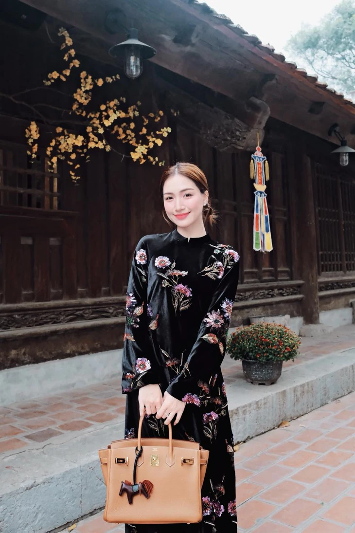 Sao Việt diện áo dài du xuân, chúc Tết: Ai ghi điểm nhất mùa Tết Bính Ngọ? - Ảnh 3. áo dài - Ảnh 3.