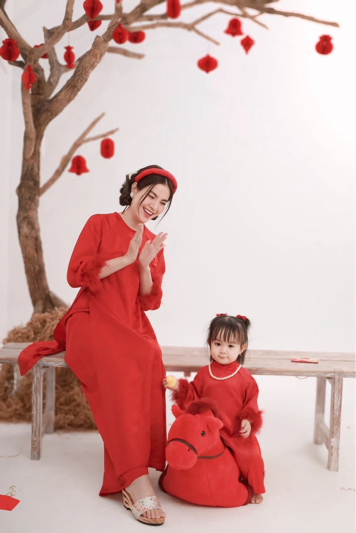 Sao Việt diện áo dài du xuân, chúc Tết: Ai ghi điểm nhất mùa Tết Bính Ngọ? - Ảnh 31. áo dài - Ảnh 31.