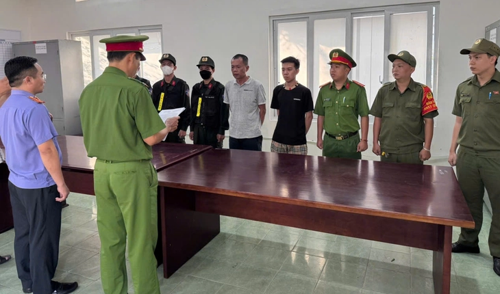 Bắt chủ quán và đầu bếp đánh du khách ở phường Vũng Tàu - Ảnh 1.