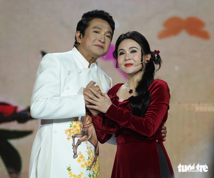 Khán giả vỗ tay rần rần khi Minh Vương, Thanh Tuấn hát cùng nhau trong ngày đầu xuân - Ảnh 5. Minh Vương, Thanh Tuấn hát cùng nhau trong ngày đầu xuân, khán giả vỗ tay rần rần - Ảnh 5.