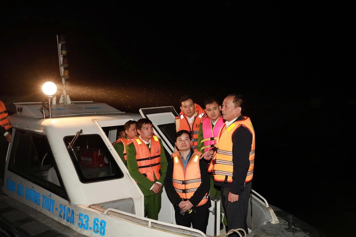 Vụ chìm tàu trên hồ Thác Bà: Kết quả kiểm tra nồng độ cồn, ma túy của hai lái tàu - Ảnh 3.