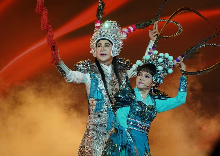 Khán giả vỗ tay rần rần khi Minh Vương, Thanh Tuấn hát cùng nhau trong ngày đầu xuân - Ảnh 4. Minh Vương, Thanh Tuấn hát cùng nhau trong ngày đầu xuân, khán giả vỗ tay rần rần - Ảnh 4.