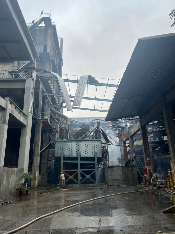 Nổ lớn tại Công ty Phốt pho vàng Việt Nam ở Khu công nghiệp Tằng Loỏng, một người chết - Ảnh 2.