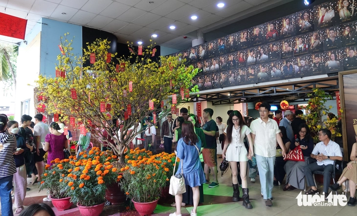 Sân khấu tưng bừng kịch Tết - Ảnh 1. kịch Tết - Ảnh 1.