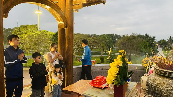 Nhiều điểm du lịch ký ức hút khách dịp Tết Nguyên đán - Ảnh 2.