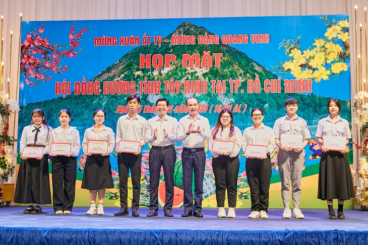 Họp mặt đồng hương Tây Ninh tại TP.HCM: gắn kết những người con xa quê - Ảnh 2.