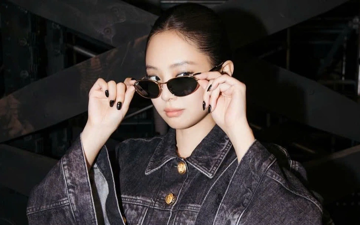 Jennie BlackPink gây sốt với thời trang xuyên thấu tại show diễn Chanel - Ảnh 6.