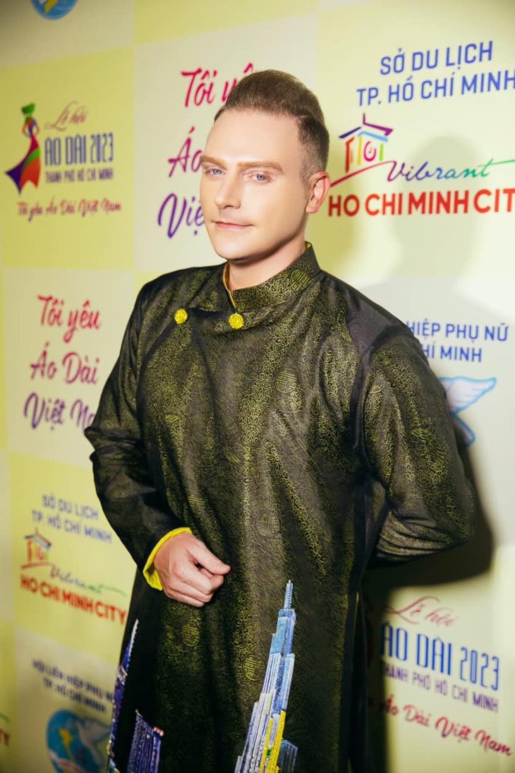 Ca sĩ người Mỹ Kyo York xem mình là đại sứ quảng bá hình ảnh Việt Nam - Ảnh 16. Ca sĩ người Mỹ Kyo York xem mình là đại sứ quảng bá hình ảnh Việt Nam - Ảnh 16.