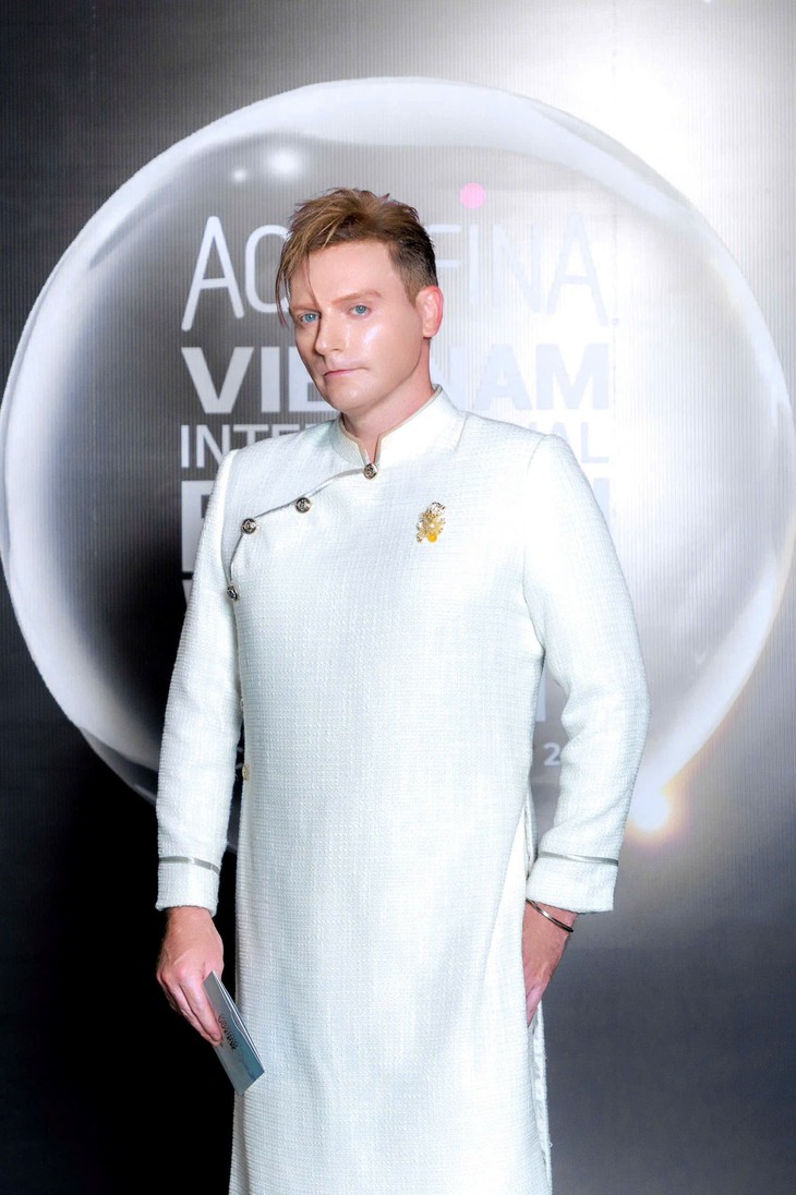 Ca sĩ người Mỹ Kyo York xem mình là đại sứ quảng bá hình ảnh Việt Nam - Ảnh 14. Kyo York - Ảnh 14.