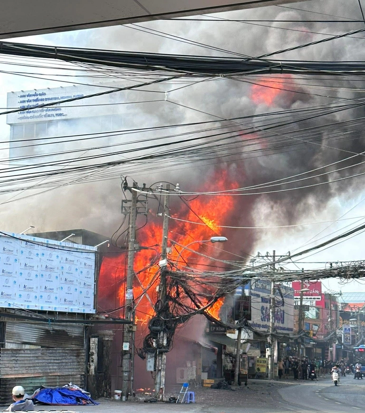 đường Đỗ Xuân Hợp - Ảnh 2.