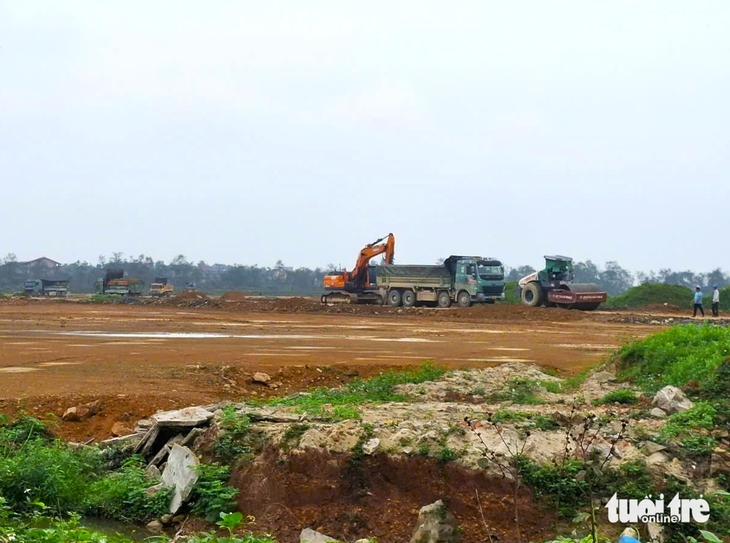 Công nhân trở lại nhiều công trường ở Hà Tĩnh làm việc sau kỳ nghỉ Tết - Ảnh 2.