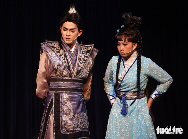 Nghệ sĩ Hoài Thanh, Đỗ Quyên đi xem cải lương ủng hộ học trò Lê Tứ, Hà Như - Ảnh 5.