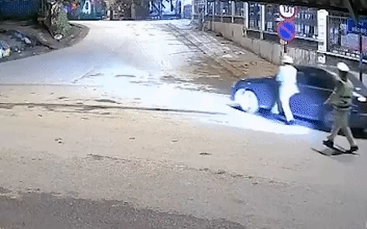 Tài xế vi phạm nồng độ cồn, không bằng lái, bỏ chạy khi gặp chốt cảnh sát giao thông - Ảnh 2.