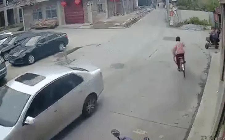 Dư luận Trung Quốc tranh luận cách để người 'làm ơn' không còn 'mắc oán' - Ảnh 3.