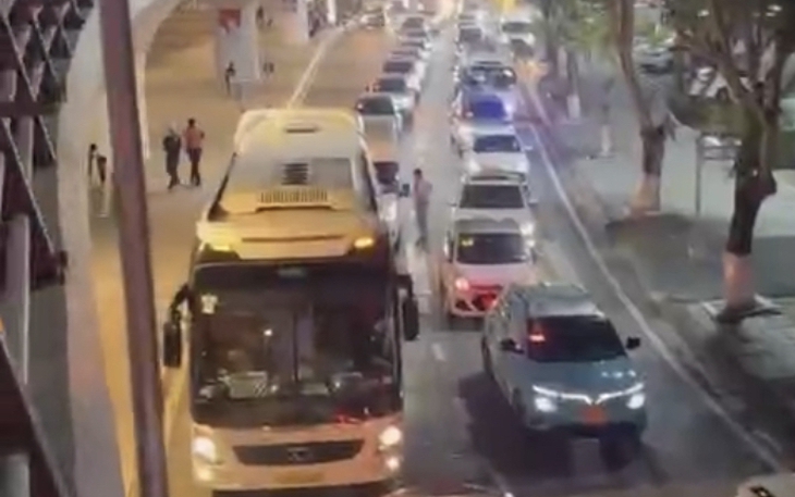 Mong cải thiện giao thông ở cửa ngõ TP.HCM đi các tỉnh miền Tây để giảm kẹt xe - Ảnh 2.