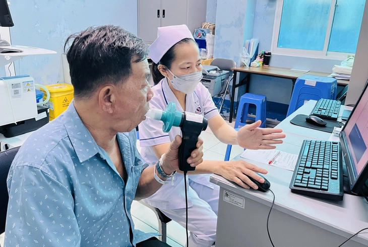 Người lặng lẽ đồng hành cùng hơi thở của bệnh nhân - Ảnh 1. bệnh nhân - Ảnh 1.