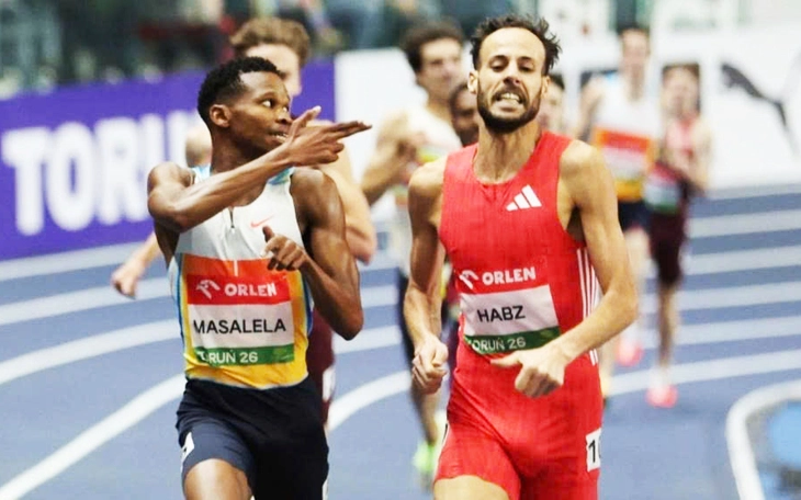 Ivan Toney chê hơi thở đối thủ có mùi khi suýt bị hôn - Ảnh 5.