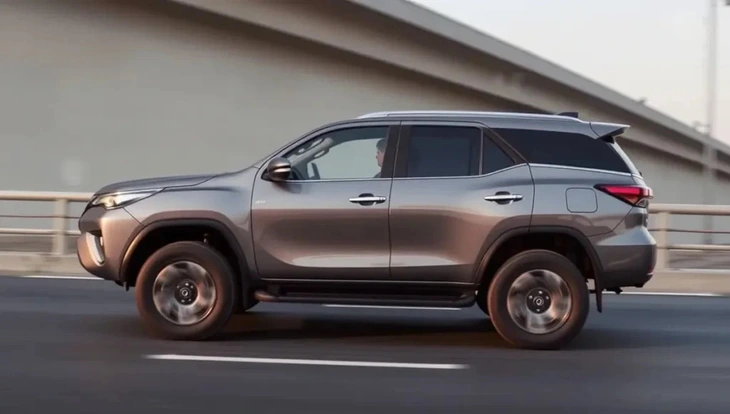 Toyota Fortuner 2026 lộ thêm ảnh ‘hot’: Đầu góc cạnh, dáng có thể gây tranh cãi nhưng nội thất giống Prado thì dễ ‘phả hơi nóng’ lên Everest- Ảnh 5. Toyota Fortuner - Ảnh 5.