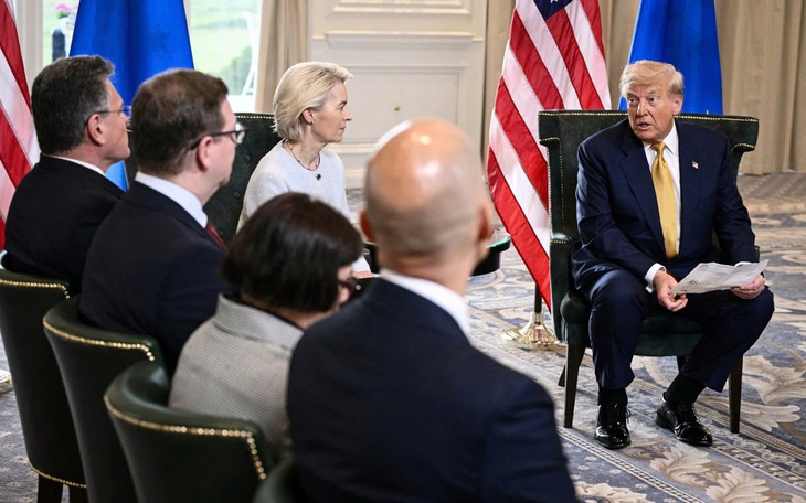 Thuế 10% vừa áp dụng, chính quyền Trump đã muốn nâng lên 15% - Ảnh 2.