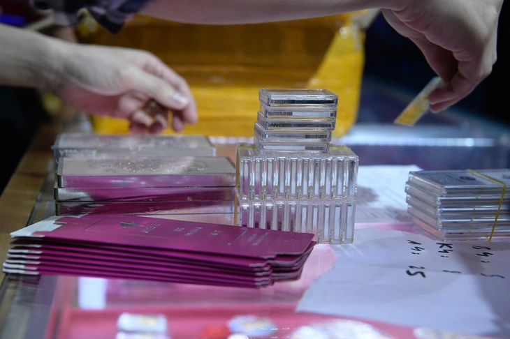 Giá vàng bạc biến động mạnh trước ngày Thần Tài - Ảnh 2.