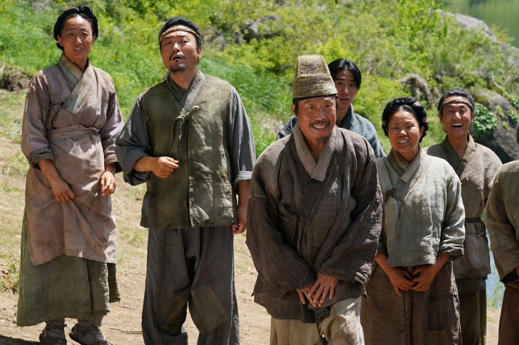 Dưới bóng điện hạ - Ảnh 3.