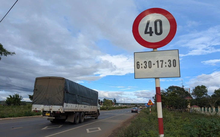 Công ty BOT 36.71 đã gỡ biển hạn chế tốc độ 40km/h trên quốc lộ 19 - Ảnh 3.