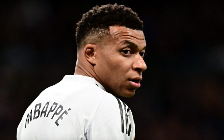 CLB Torino nhận quà ‘nặng mùi’ từ CĐV sau chuỗi trận thất vọng - Ảnh 3.