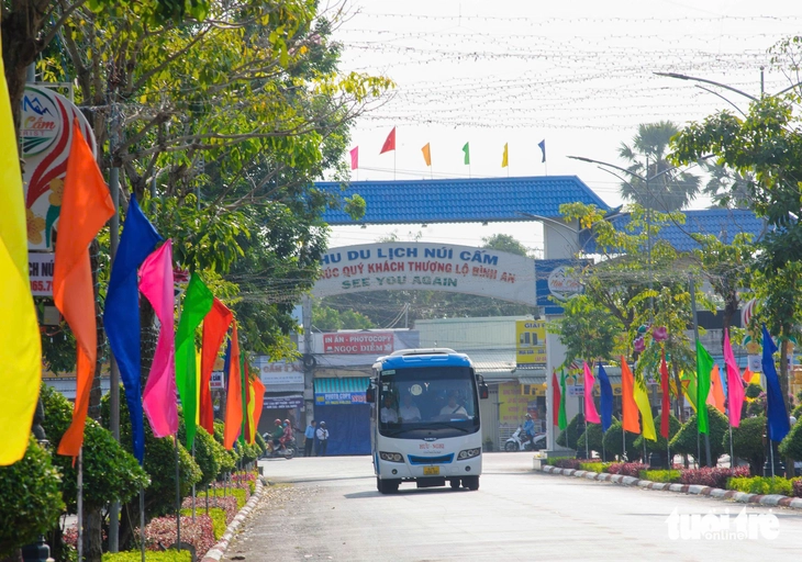 Đề xuất hợp nhất Khu du lịch quốc gia Núi Sam vào Núi Cấm, sau khi dừng thu phí - Ảnh 3.