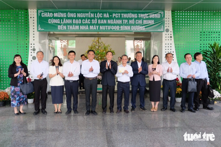 Phó chủ tịch thường trực UBND TP.HCM Nguyễn Lộc Hà thăm, chúc Tết Nutifood và Kumho - Ảnh 3.